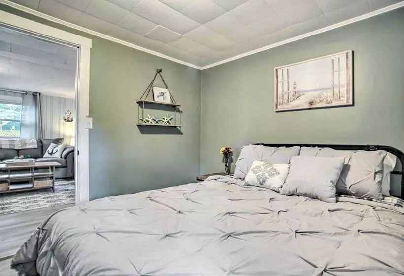 Buttermilk Cottage In Cape Cod: Steps To Beach