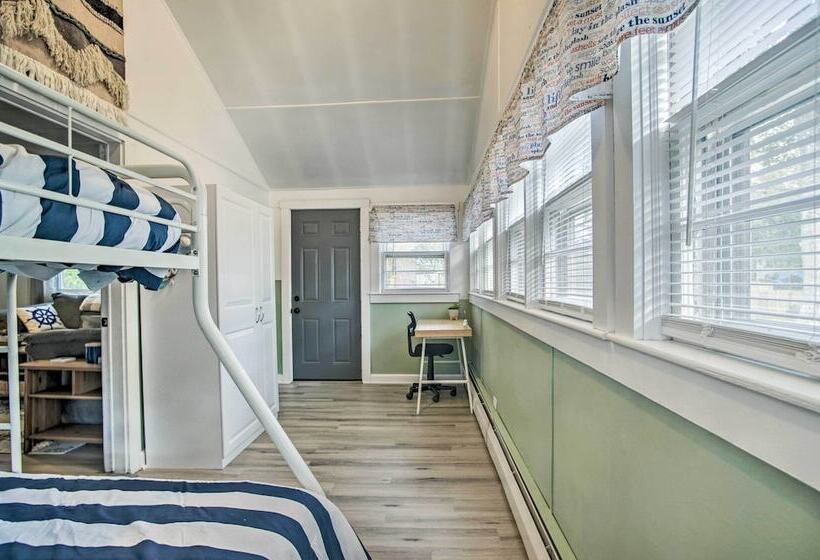 Buttermilk Cottage In Cape Cod: Steps To Beach