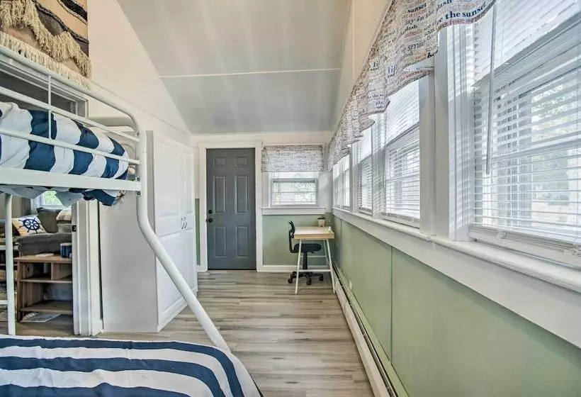 Buttermilk Cottage In Cape Cod: Steps To Beach