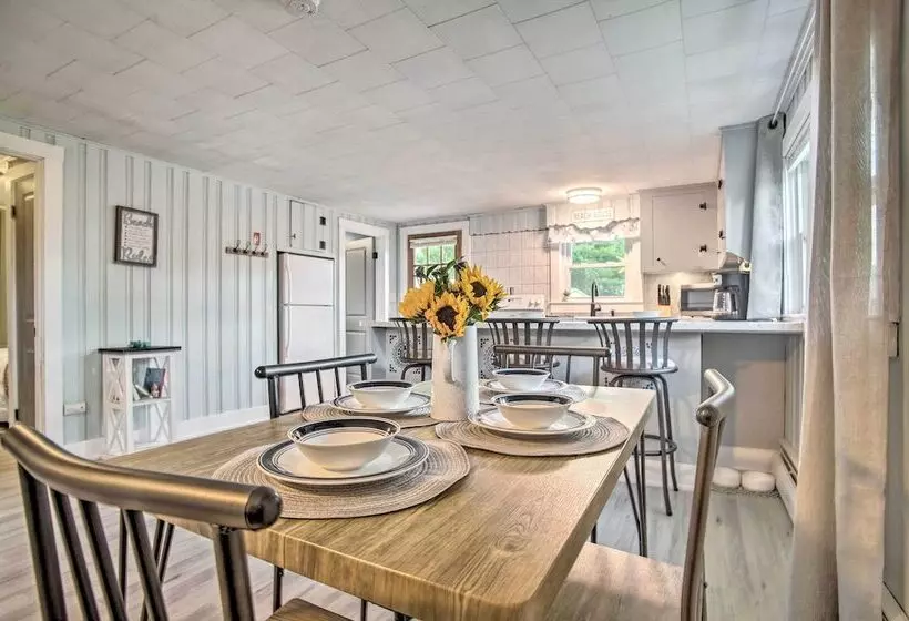 Buttermilk Cottage In Cape Cod: Steps To Beach