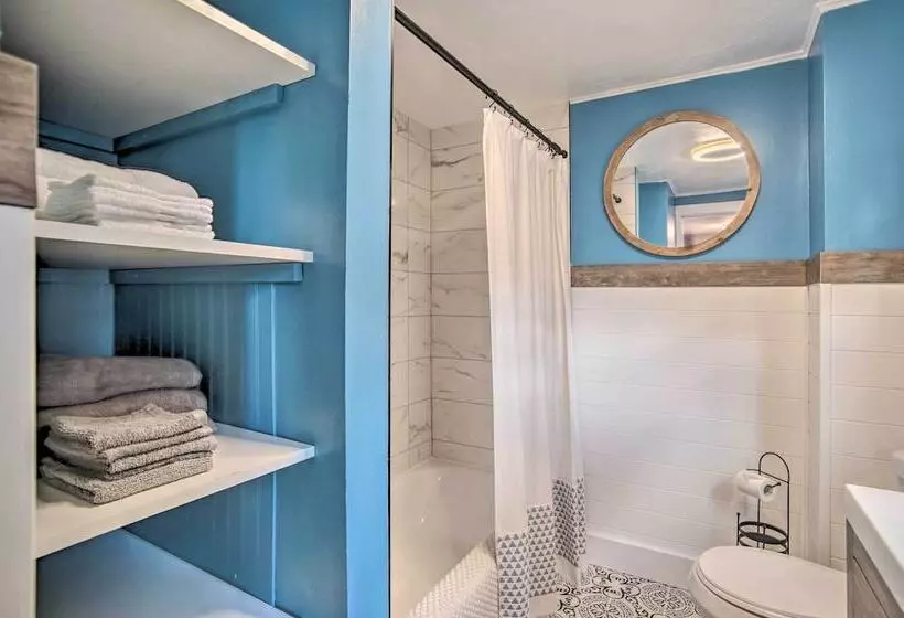 Buttermilk Cottage In Cape Cod: Steps To Beach