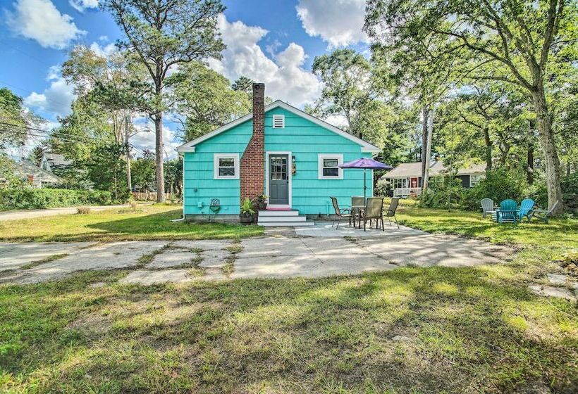 Buttermilk Cottage In Cape Cod: Steps To Beach