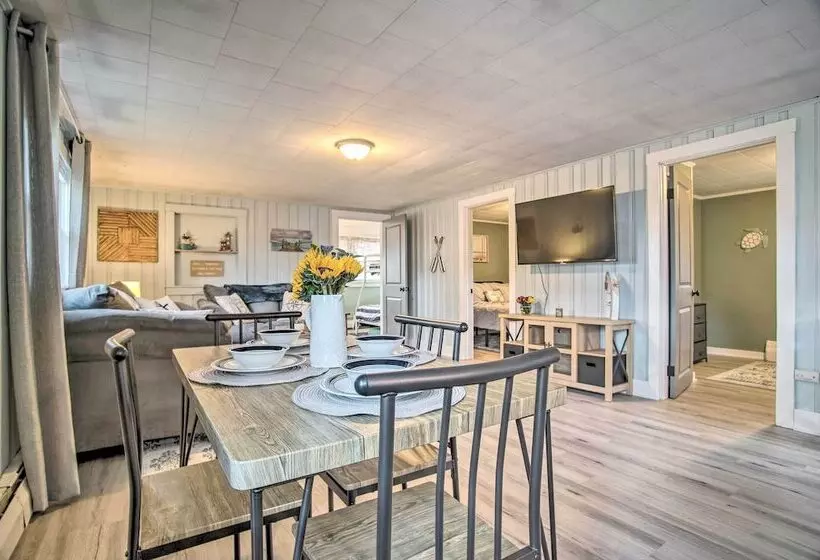 Buttermilk Cottage In Cape Cod: Steps To Beach