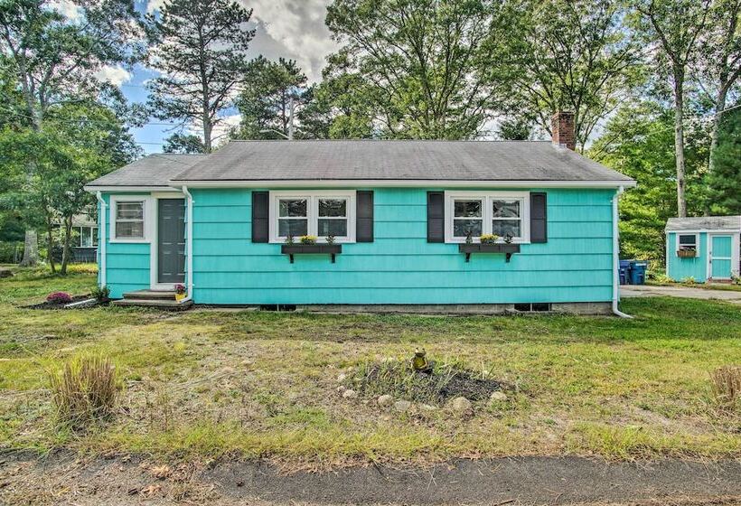 Buttermilk Cottage In Cape Cod: Steps To Beach