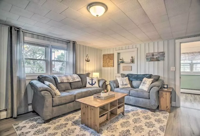 Buttermilk Cottage In Cape Cod: Steps To Beach