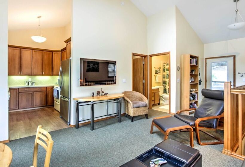 Lakefront Olympia Home W/ Private Dock + Views!