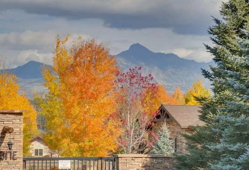 Rustic Village Lake Cabin Escape W/ Deck & Grill!