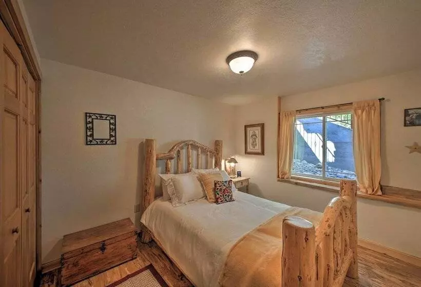 Scenic Riverfront Retreat W/ Hot Tub & Kayaks!