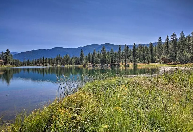 Scenic Riverfront Retreat W/ Hot Tub & Kayaks!