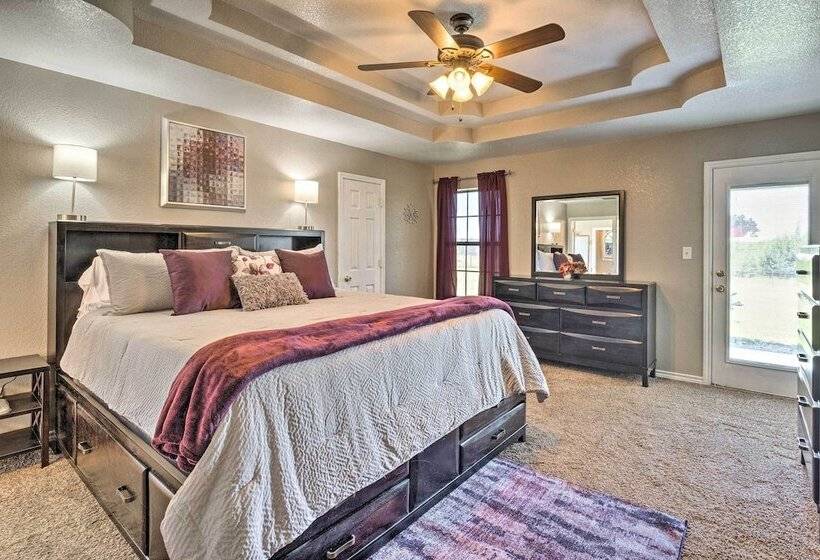 Spacious Killeen Home W/ Large Yard & Patio!