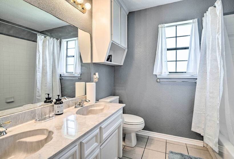 Spacious Killeen Home W/ Large Yard & Patio!