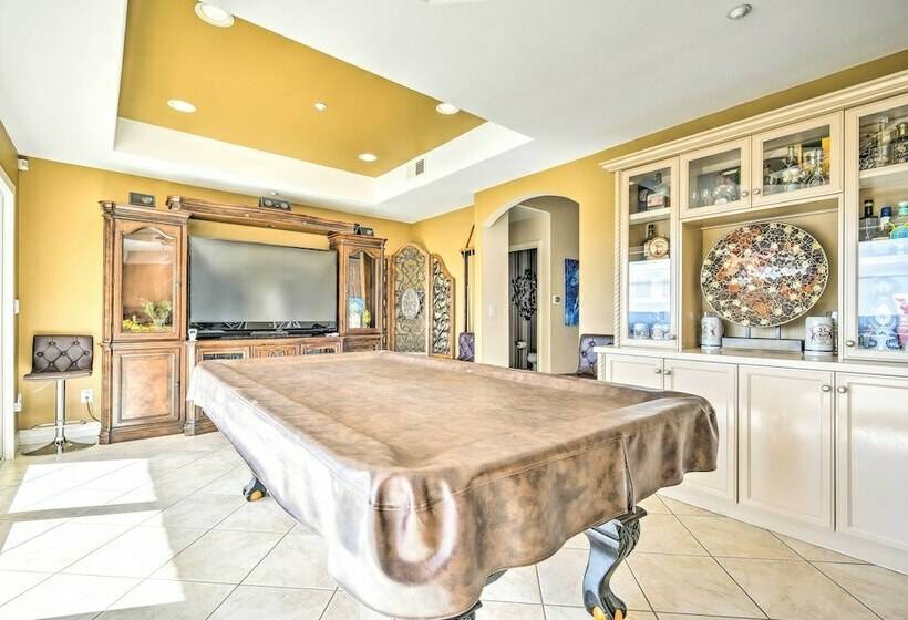 Spacious Villa W/ Great Views & Heated Spa!