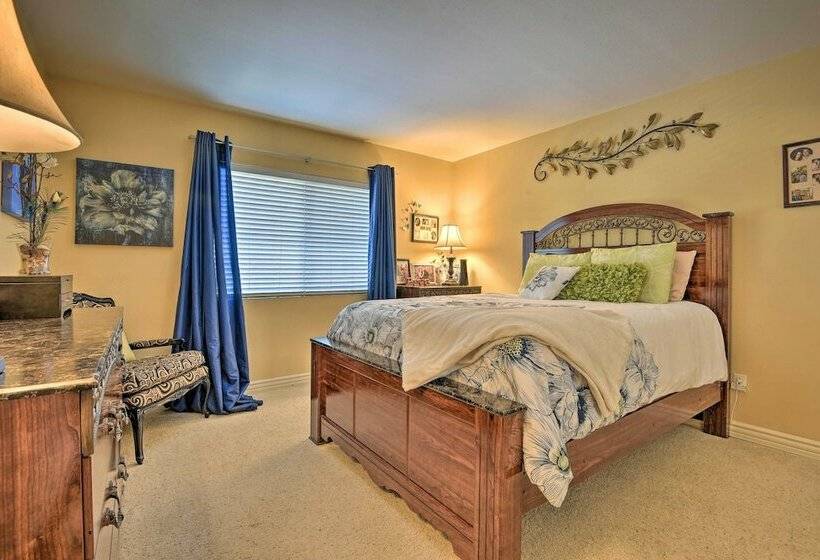 Spacious Villa W/ Great Views & Heated Spa!