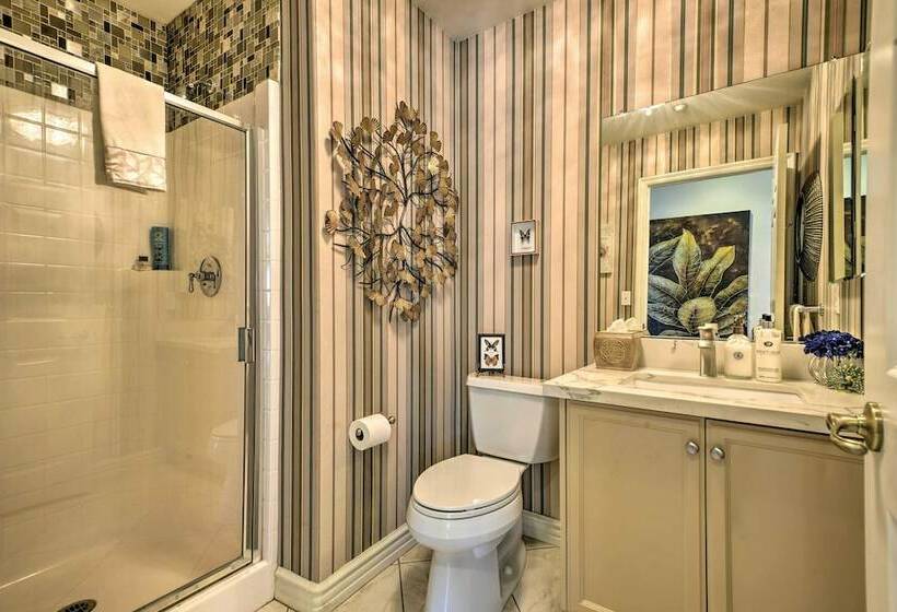 Spacious Villa W/ Great Views & Heated Spa!