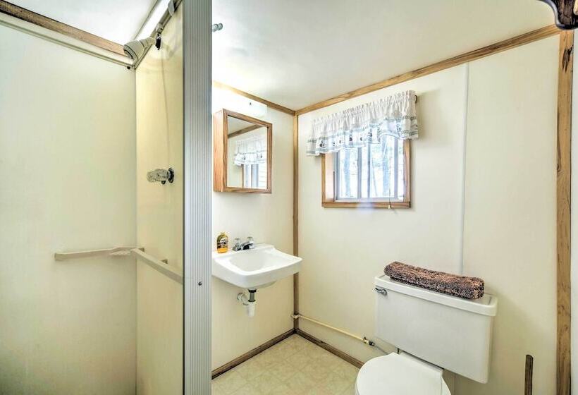 Stone Lake Cabin: Grill & Access To Fishing!