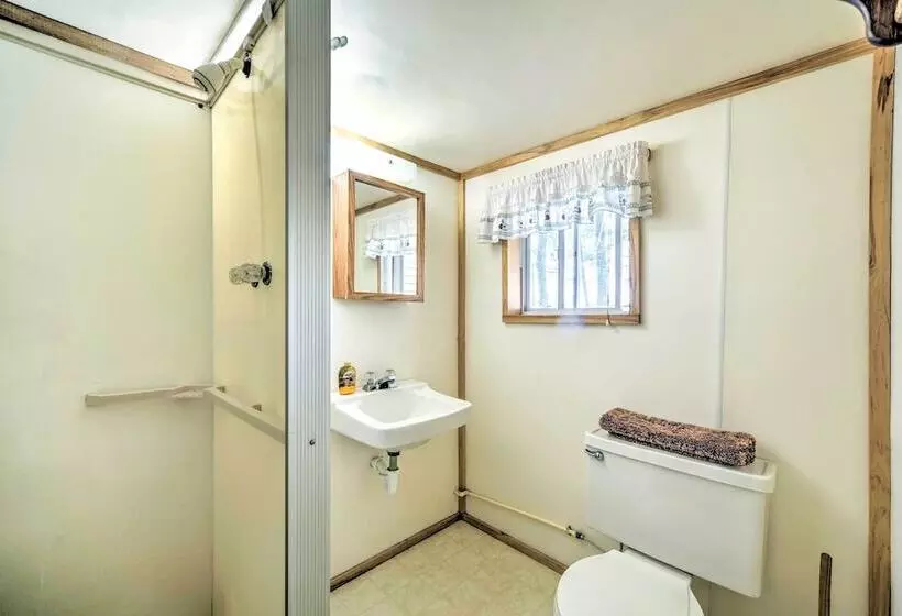 Stone Lake Cabin: Grill & Access To Fishing!