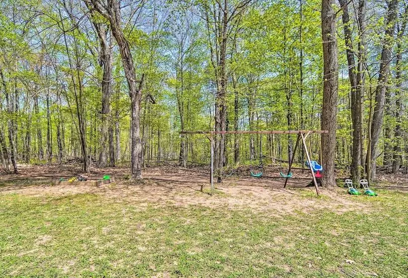 Stone Lake Cabin: Grill & Access To Fishing!