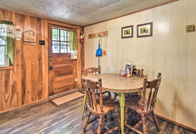 Stone Lake Cabin: Grill & Access To Fishing!