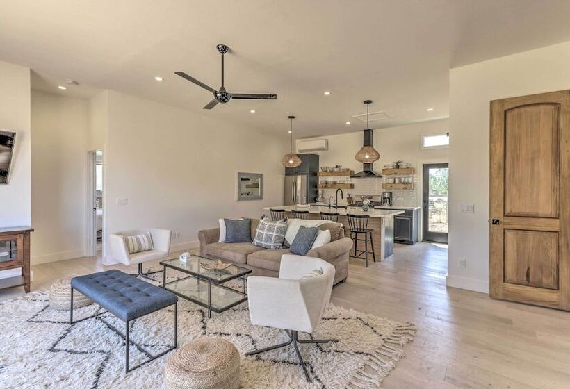 Stunning Wine Country Gem With Hot Tub + Patio!