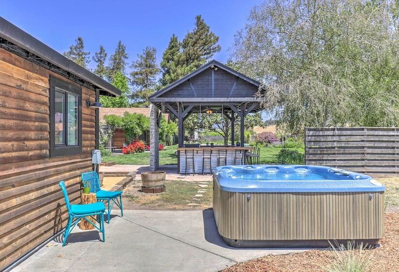 Stunning Wine Country Gem With Hot Tub + Patio!