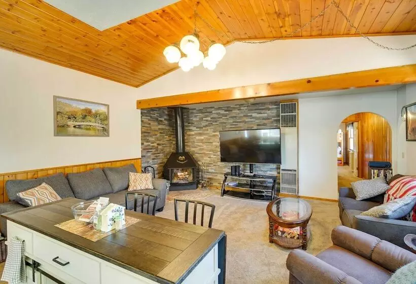Sugarloaf Cabin W/ Hot Tub ~ 6 Mi To Big Bear