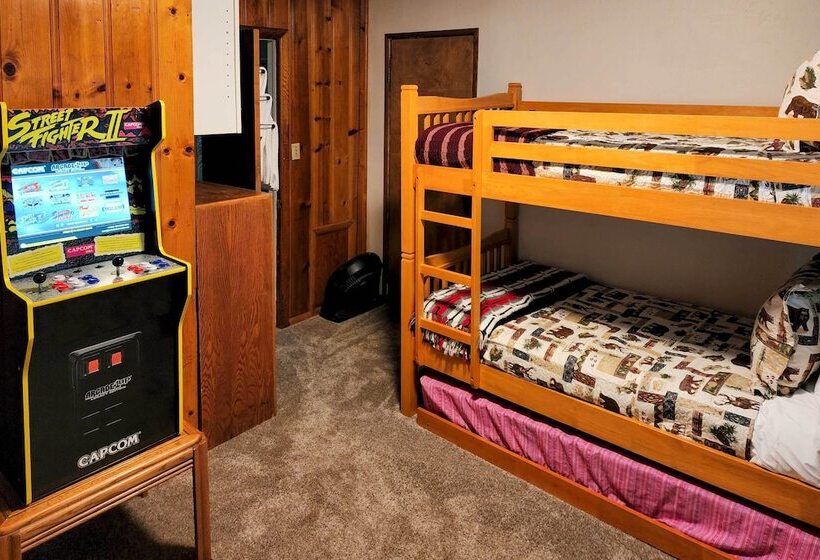 Sugarloaf Cabin W/ Hot Tub ~ 6 Mi To Big Bear