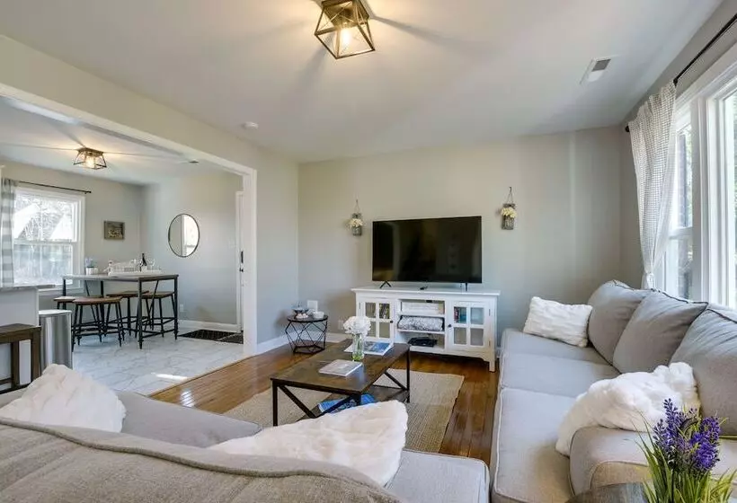 Sunny Family Home, 3 Mi To High Point Market!