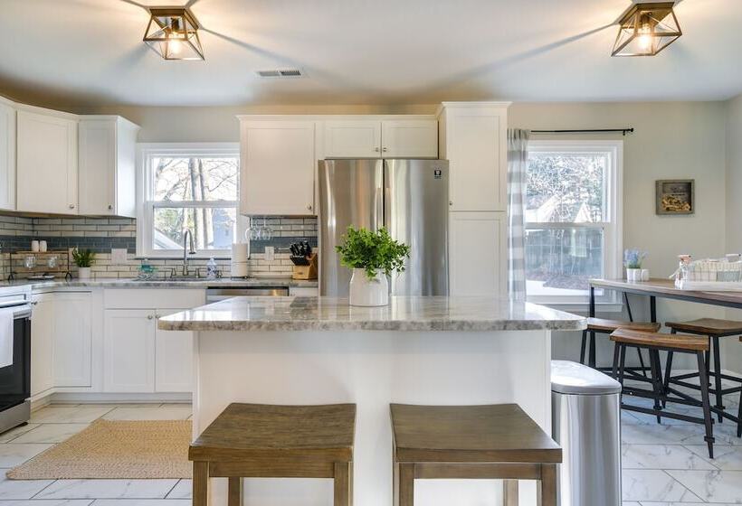 Sunny Family Home, 3 Mi To High Point Market!