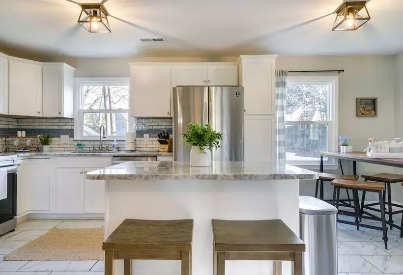 Sunny Family Home, 3 Mi To High Point Market!
