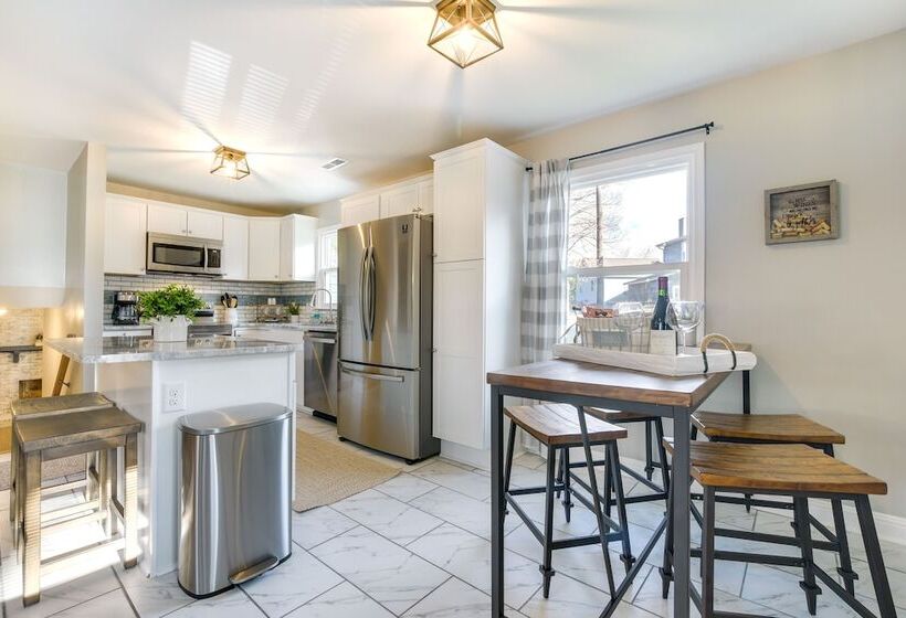 Sunny Family Home, 3 Mi To High Point Market!