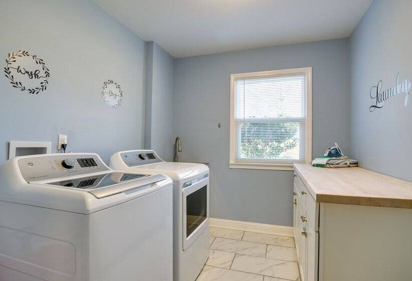 Sunny Family Home, 3 Mi To High Point Market!