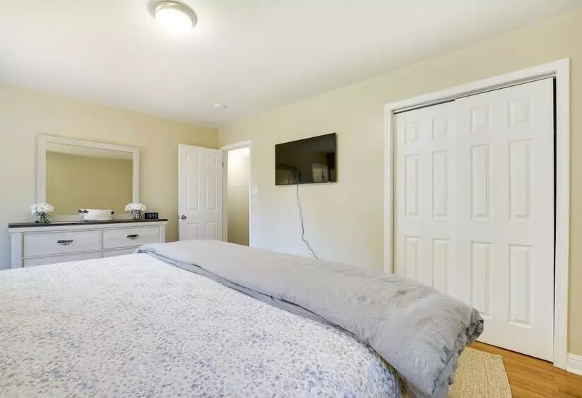 Sunny Family Home, 3 Mi To High Point Market!