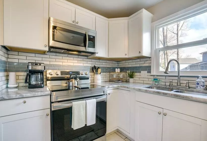 Sunny Family Home, 3 Mi To High Point Market!