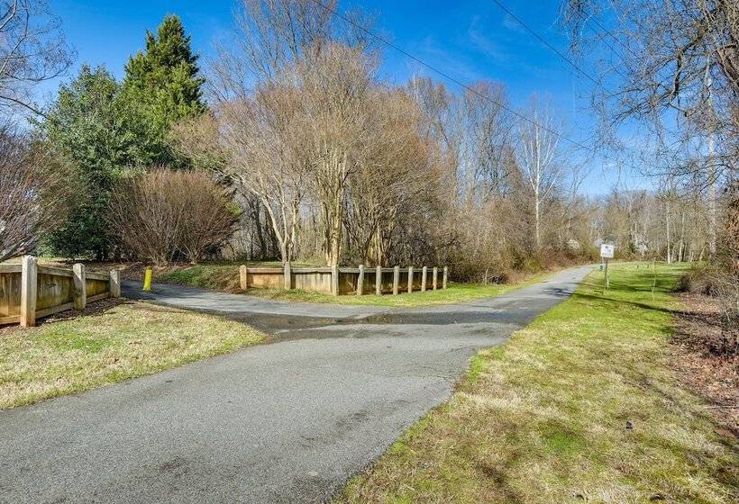 Sunny Family Home, 3 Mi To High Point Market!