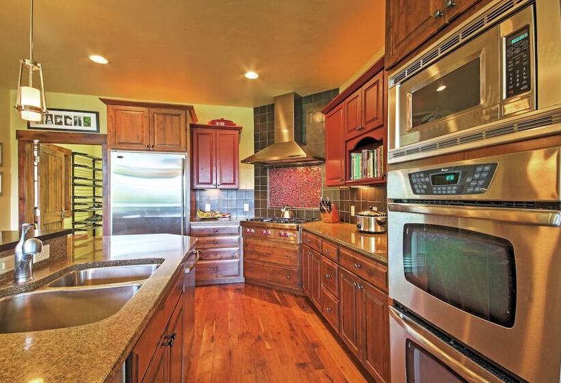 Tabernash Retreat W/ Hot Tub & Stunning Mtn Views!