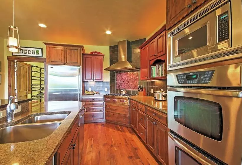 Tabernash Retreat W/ Hot Tub & Stunning Mtn Views!