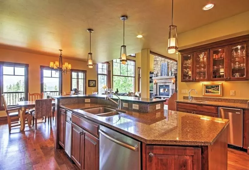 Tabernash Retreat W/ Hot Tub & Stunning Mtn Views!