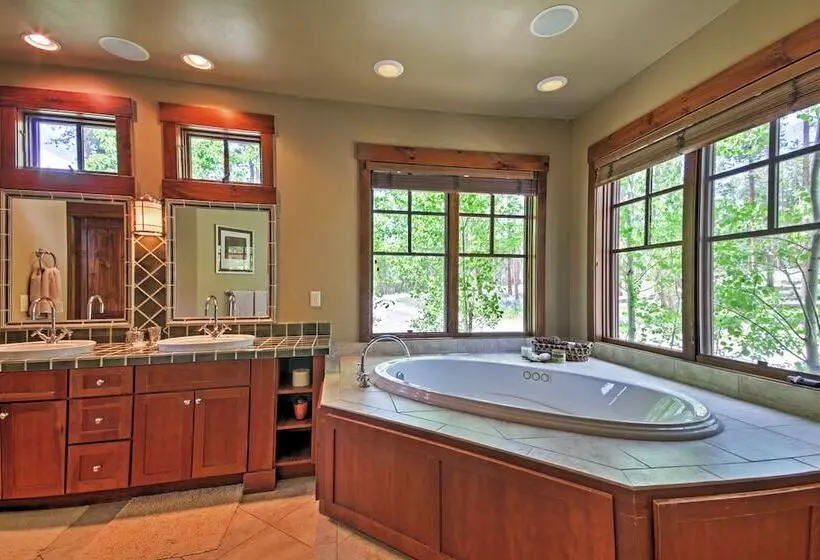 Tabernash Retreat W/ Hot Tub & Stunning Mtn Views!
