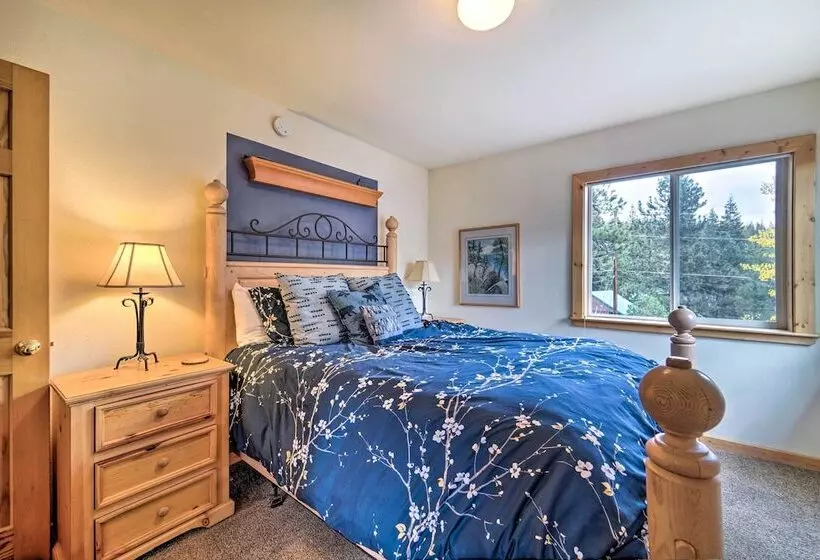 Tahoe Donner Retreat W/ Hot Tub & Fireplace!