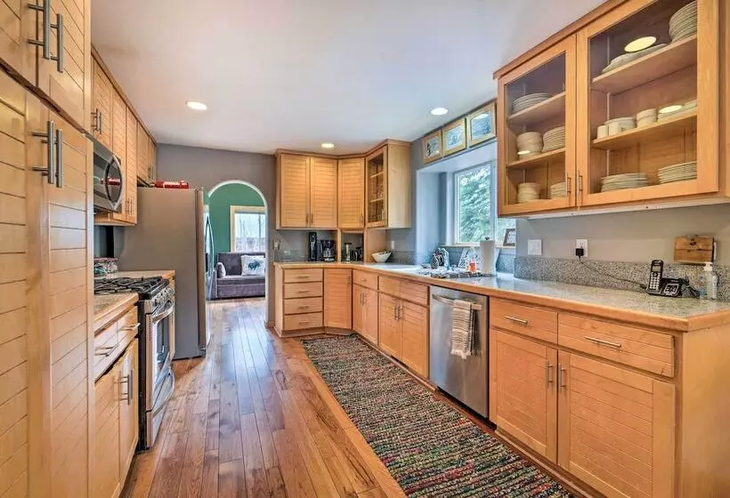 Tahoe Donner Retreat W/ Hot Tub & Fireplace!