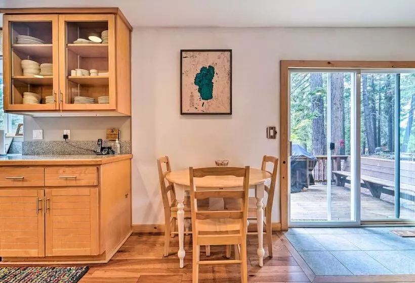 Tahoe Donner Retreat W/ Hot Tub & Fireplace!