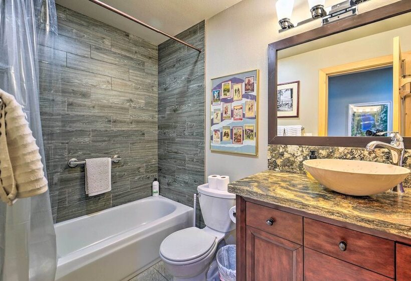 Tahoe Donner Retreat W/ Hot Tub & Fireplace!