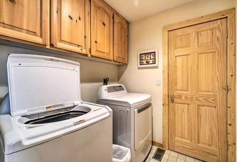 Tahoe Donner Retreat W/ Hot Tub & Fireplace!