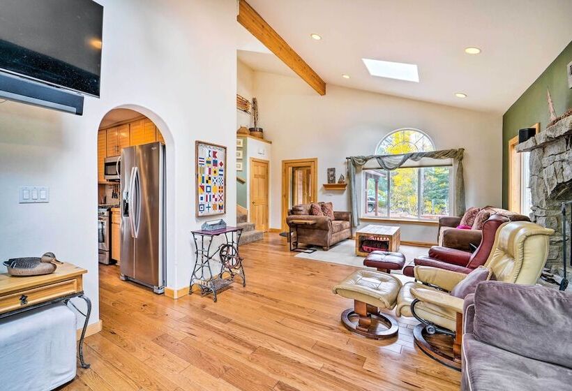 Tahoe Donner Retreat W/ Hot Tub & Fireplace!