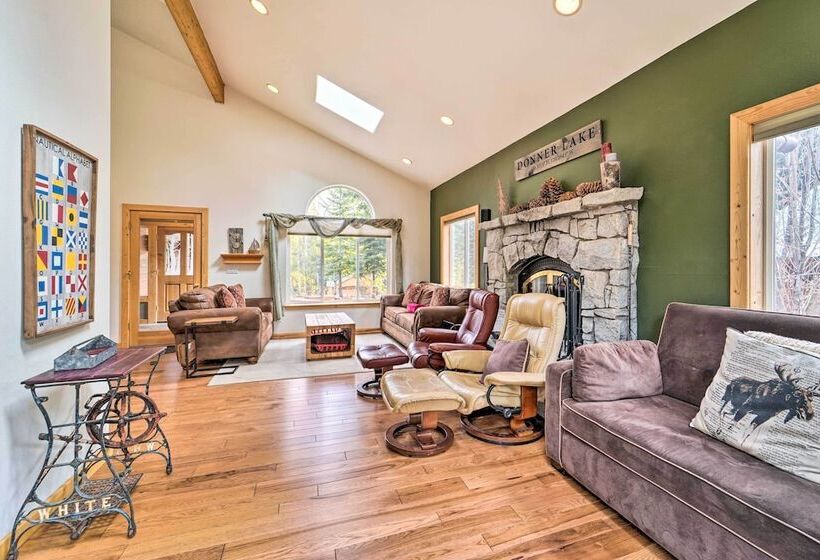 Tahoe Donner Retreat W/ Hot Tub & Fireplace!