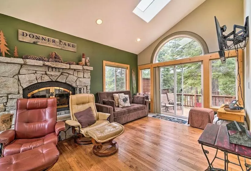Tahoe Donner Retreat W/ Hot Tub & Fireplace!