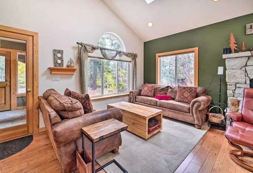 Tahoe Donner Retreat W/ Hot Tub & Fireplace!