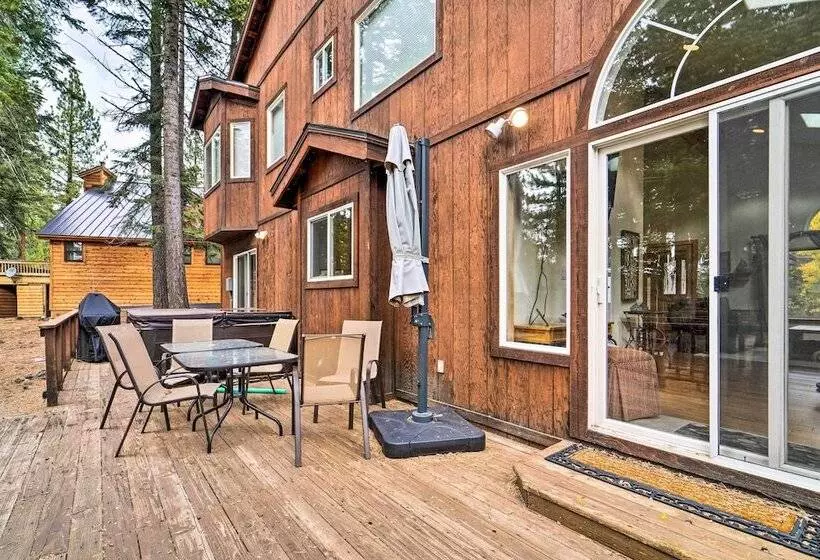 Tahoe Donner Retreat W/ Hot Tub & Fireplace!