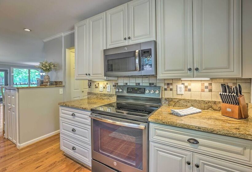 The Lake Escape: Boat Dock, Fire Pit, Kayak!