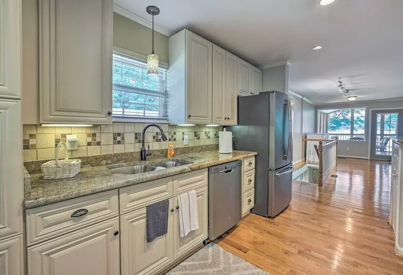 The Lake Escape: Boat Dock, Fire Pit, Kayak!